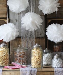 5 pompons boules en papier blanc DIY
