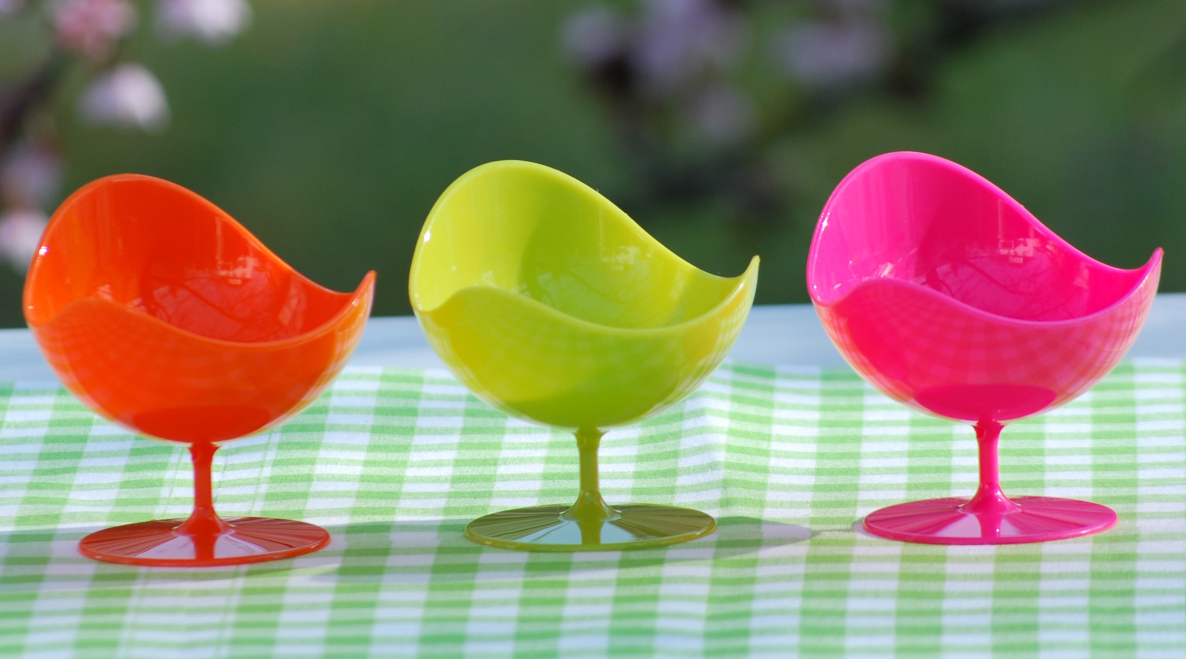 5 Verrines Design Orange "ball chair" buffet traiteur 5 Verrines Design Orange "ball chair" buffet traiteur