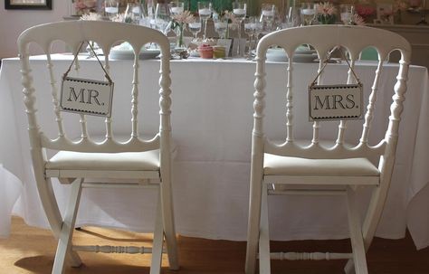 Les 2 pancartes dos chaise de mariage Mr et Mrs Les 2 pancartes dos chaise de mariage Mr et Mrs
