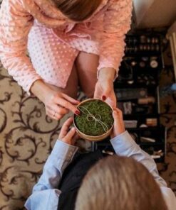 Boite rondin alliances mariage bois nature mousse