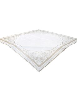 Une nappe carrée dorée