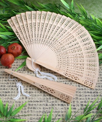 Eventail en bois de santal cadeau mariage Eventail en bois de santal cadeau mariage