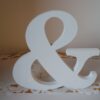 Monogramme lettre "&" en bois blanc esperluette