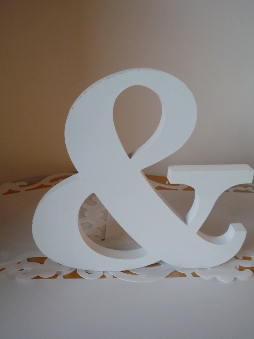 Monogramme lettre "&" en bois blanc esperluette Monogramme lettre "&" en bois blanc esperluette