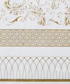 Une nappe carrée dorée