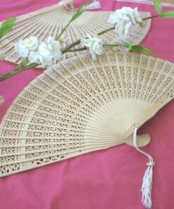 Eventail en bois de santal cadeau mariage