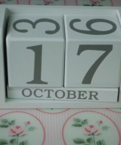 Location calendrier dateur en bois blanc