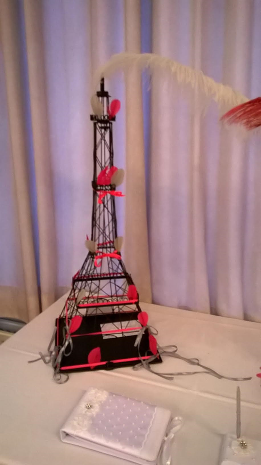 LOCATION présentoir tour eiffel géante Paris H84cm LOCATION présentoir tour eiffel géante Paris H84cm