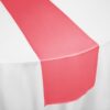 Location chemin de table corail en satin
