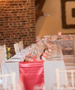 Location chemin de table corail en satin