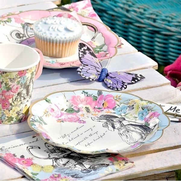 12 assiettes gâteaux Alice tea party 17cm 12 assiettes gâteaux Alice tea party 17cm