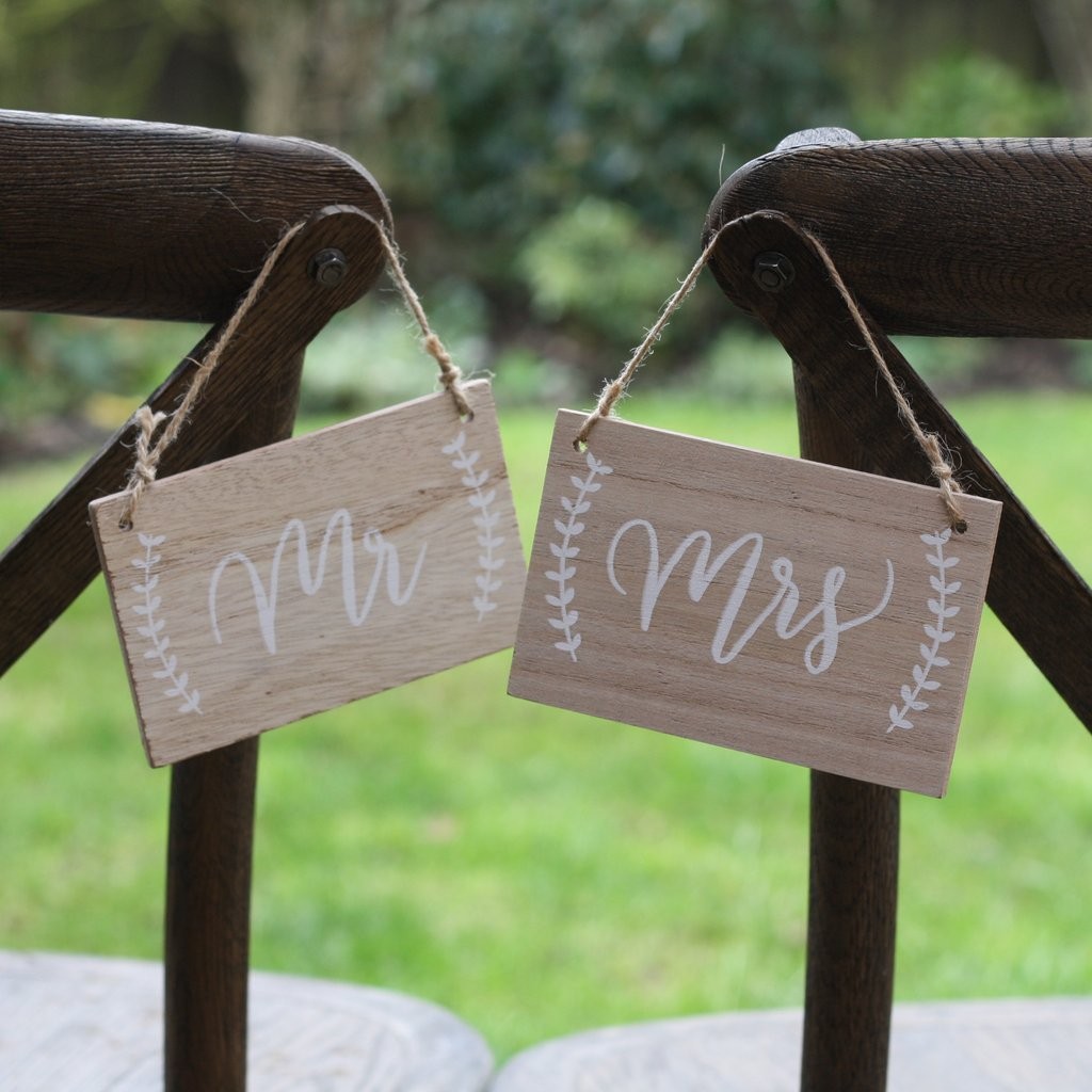 2 pancartes en bois Mr & Mrs mariage dos chaise 2 pancartes en bois Mr & Mrs mariage dos chaise