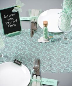 Chemin de table effet dentelle vert menthe 5M