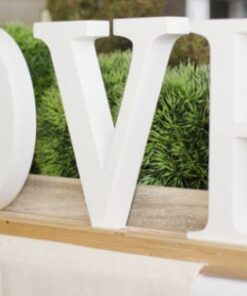 LOCATION grandes lettres LOVE blanc et bois