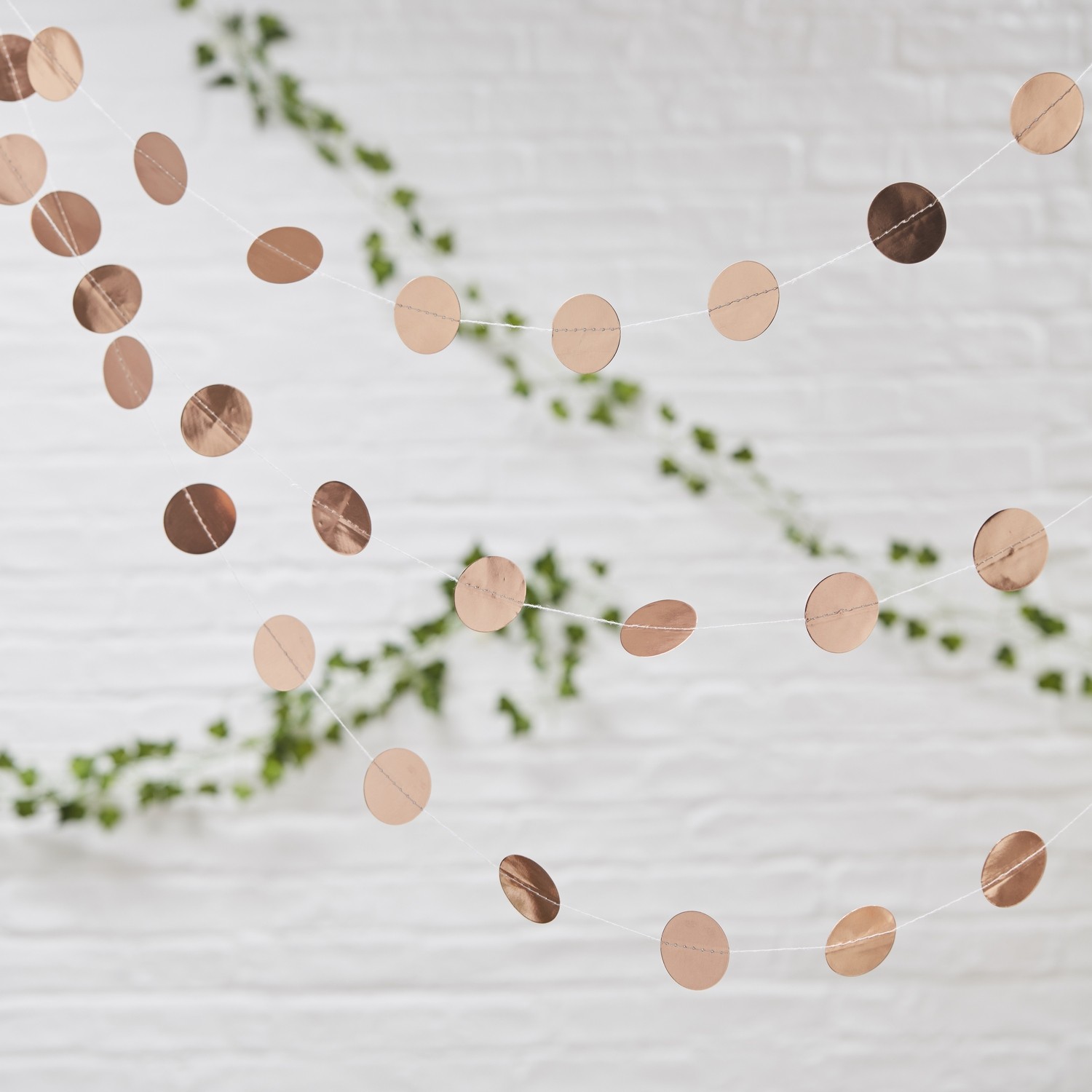 Guirlande or rose cuivré ronds confettis "rose gold" Guirlande or rose cuivré ronds confettis "rose gold"