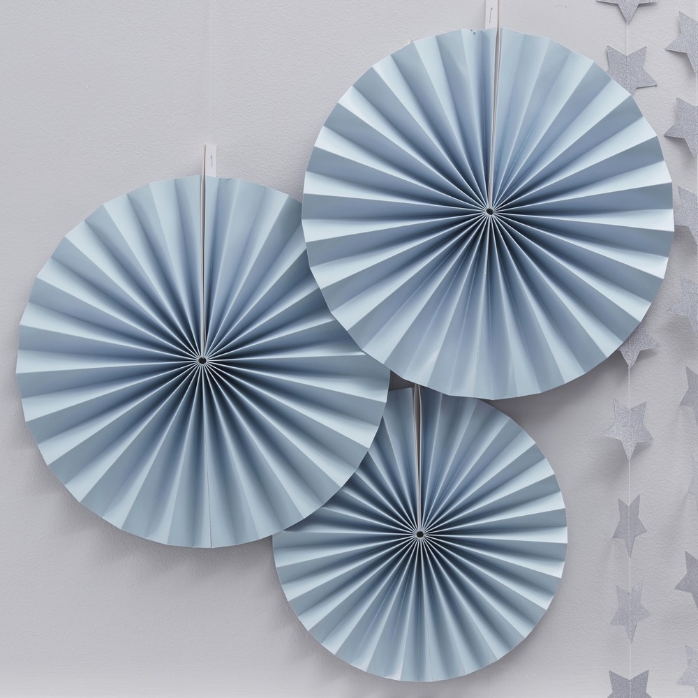 Rosaces en papier rigie bleu ciel uni Rosaces en papier rigie bleu ciel uni