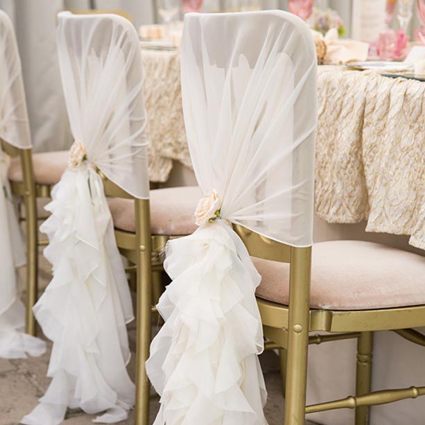 Location 2 noeuds blanc décor chaises mariés table d'honneur Location 2 noeuds blanc décor chaises mariés table d'honneur