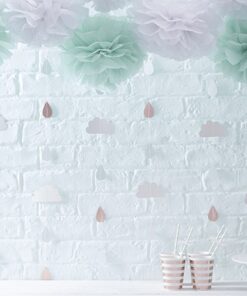 Suspension nuages et gouttes de pluie Hello World
