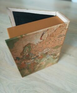 Location livre boite carte monde thème voyage