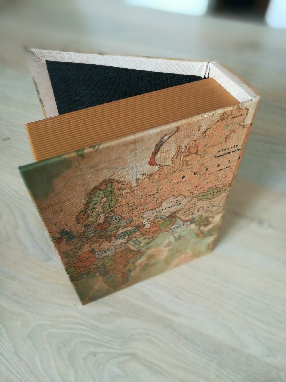 Location livre boite carte monde thème voyage Location livre boite carte monde thème voyage