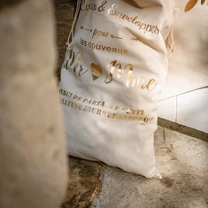 le sac cadeaux mariage en lin et or Mr et Mme le sac cadeaux mariage en lin et or Mr et Mme