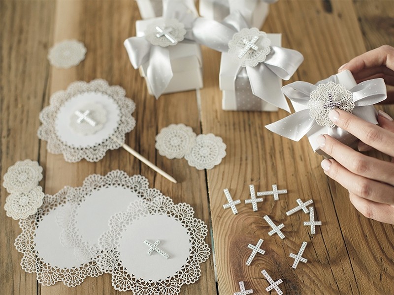 25 confettis croix communion 27mm argent strass 25 confettis croix communion 27mm argent strass