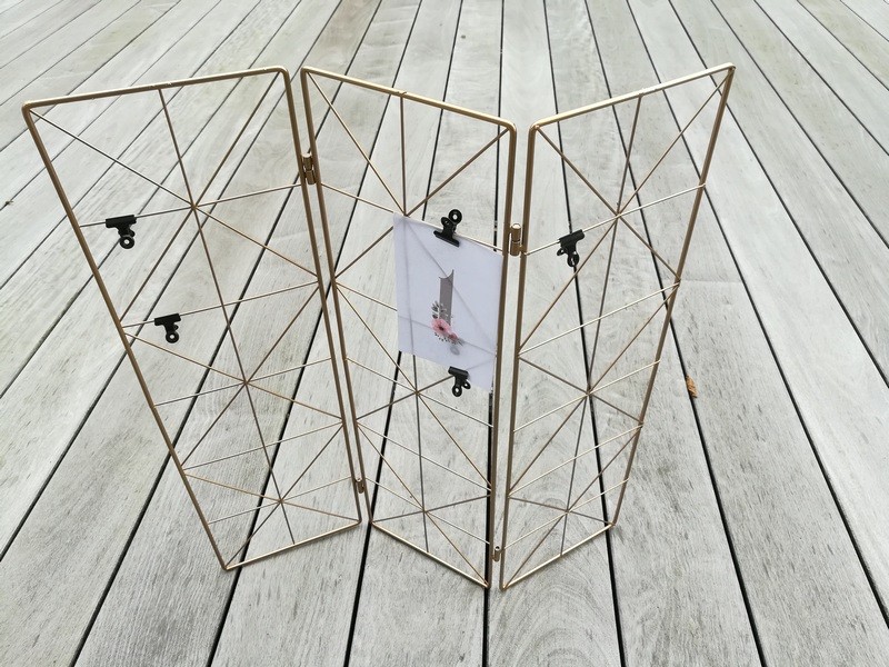 LOCATION pele mele geometrique doré cuivré porte photo numéro table mariage LOCATION pele mele geometrique doré cuivré porte photo numéro table mariage