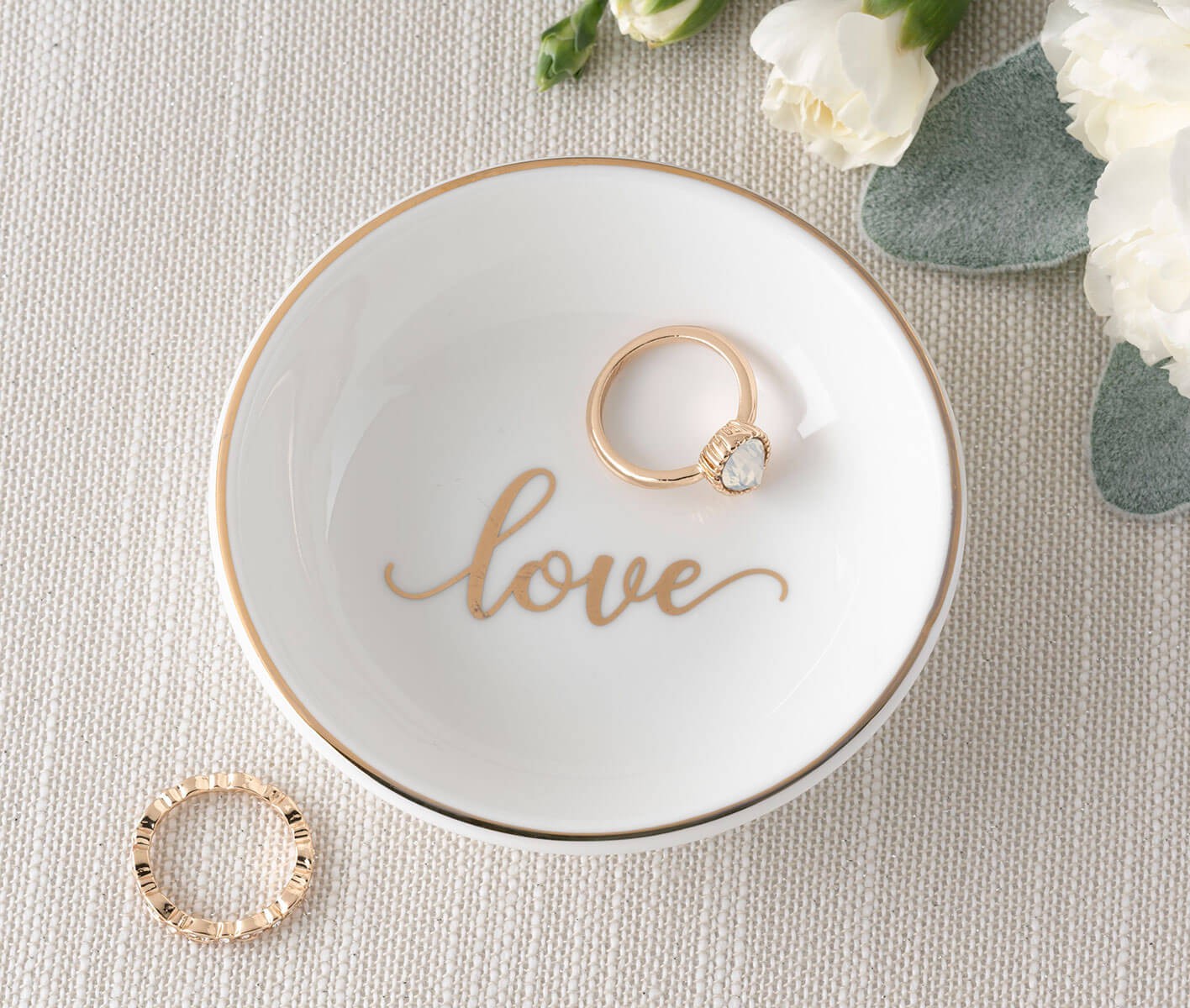 Coupelle alliances mariage "love" de forme ronde Coupelle alliances mariage "love" de forme ronde