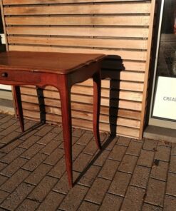 Location table ancienne en bois avec tiroir