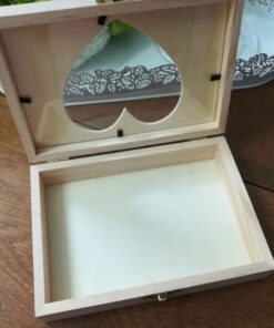 Location boîte en bois coeur en plexi pvc