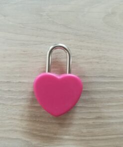 Un cadenas coeur ou doré pour urne sécurisée