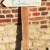 Location flèche directionnelle en bois entrée blanc bleu