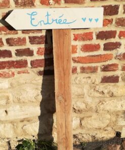Location flèche directionnelle en bois entrée blanc bleu