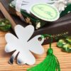 Le Marque page trèfle porte bonheur pompon vert