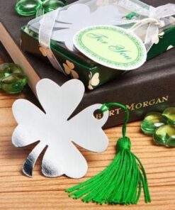 Le Marque page trèfle porte bonheur pompon vert
