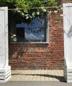 Location arche mariage portes en bois cagettes