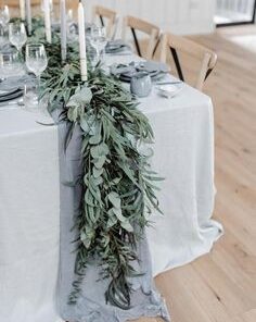 CHEMIN DE TABLE MOUSSELINE PASTEL VERT EUCALYPTUS